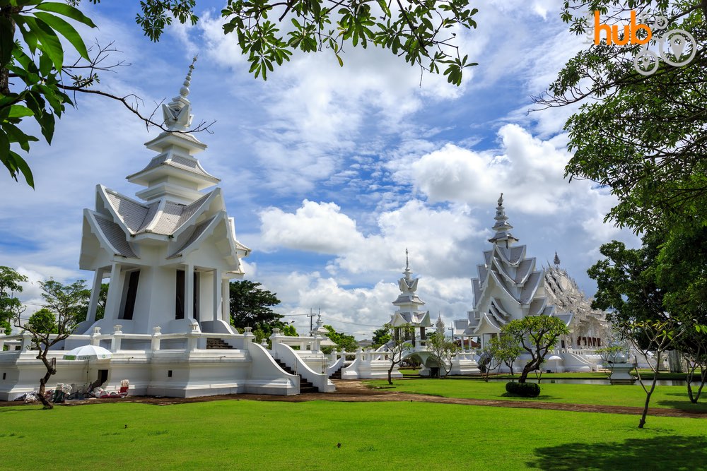 You will visit the stunning Wat Rong Khun on this package tour