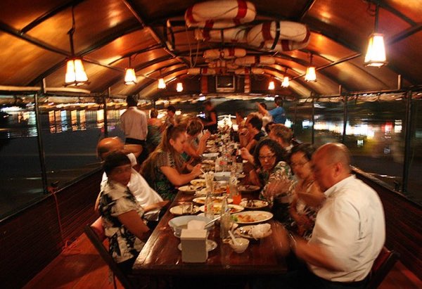 Mae Ping River Dinner Cruise